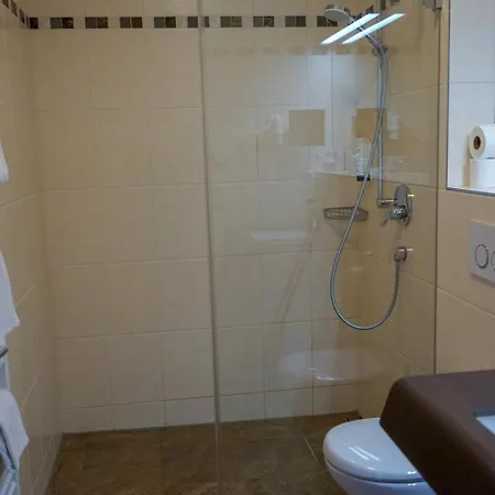 Отель Brennerei Zum Forst Кресброн